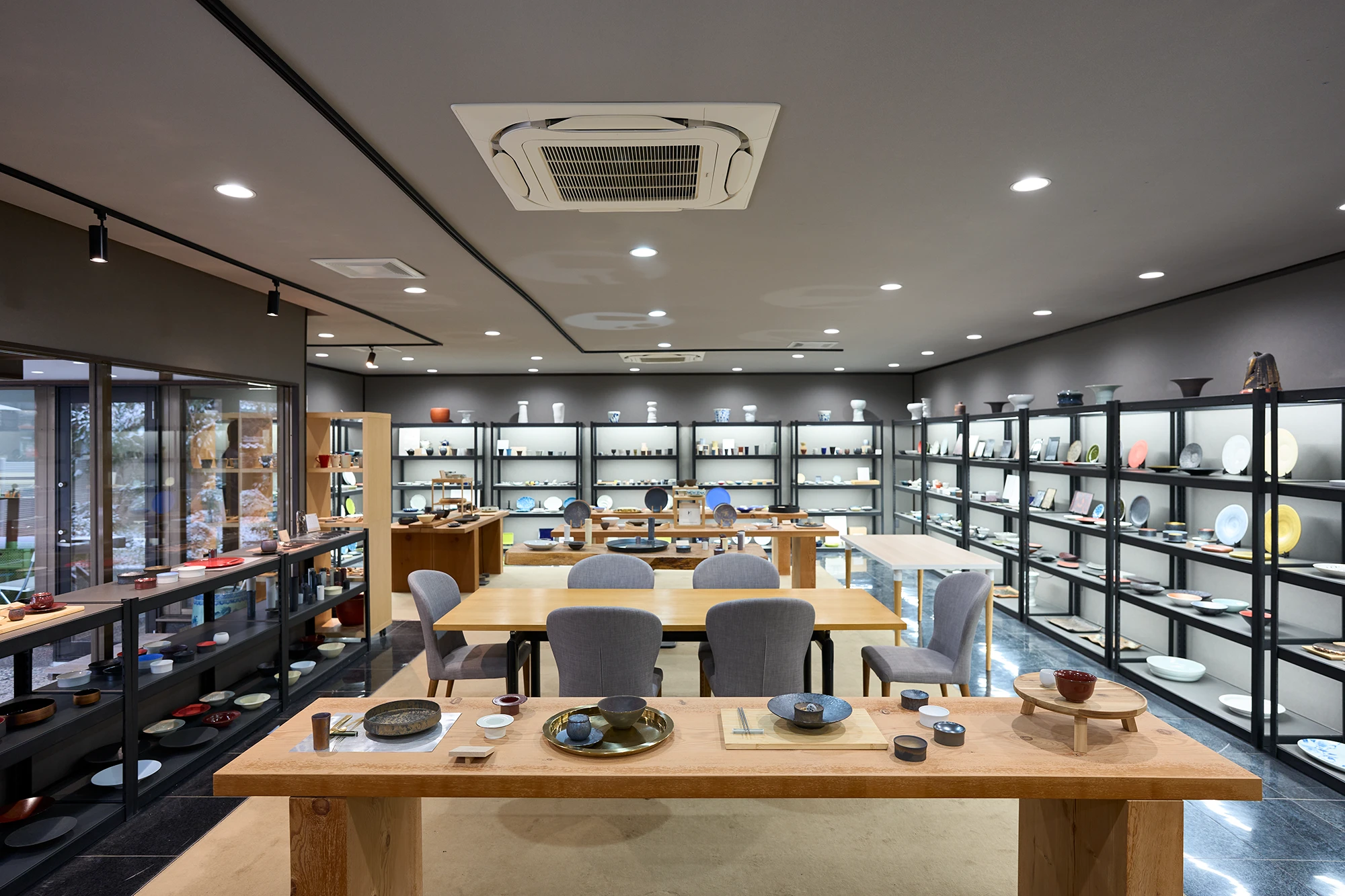 ABOUT | 金善製陶所 -有田焼窯元-